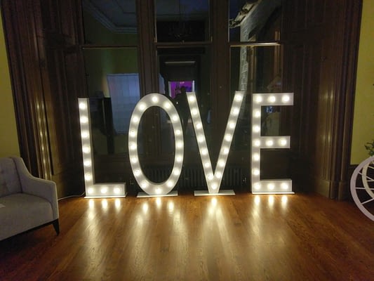 5ft traditional love letter sign hire